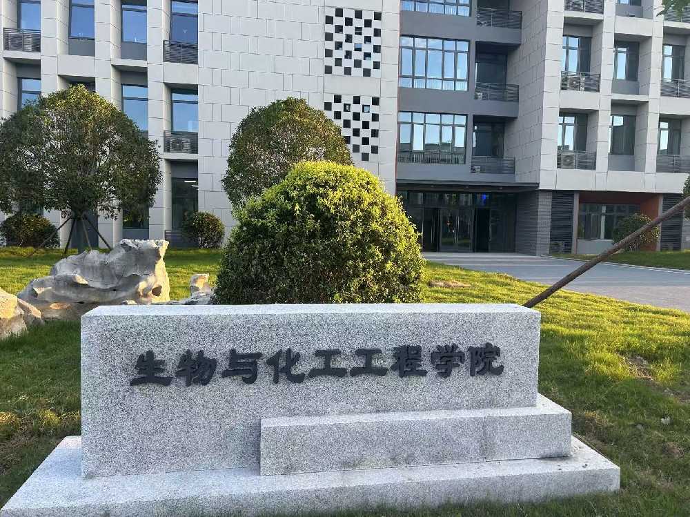 汉台区扬州职业大学体育场高杆灯项目